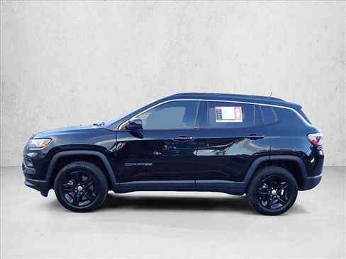 Used 2023 Jeep Compass Latitude AWD/4WD image 2