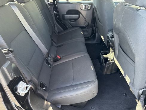 Used 2022 Jeep Gladiator Sport image 16