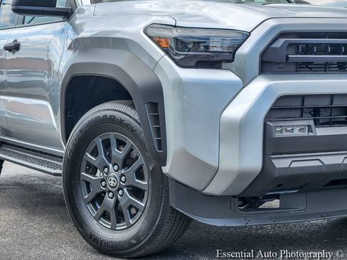 Used 2025 Toyota 4Runner SR5 AWD/4WD image 3