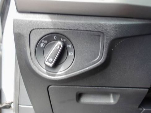 Used 2019 Volkswagen Atlas SE FWD image 16