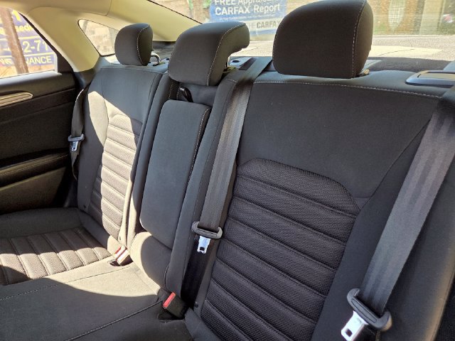 Used 2017 Ford Fusion SE w/ Fusion SE Technology Package FWD image 33