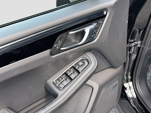 Certified 2026 Porsche Macan AWD/4WD image 20