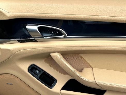 Used 2014 Porsche Panamera S image 25
