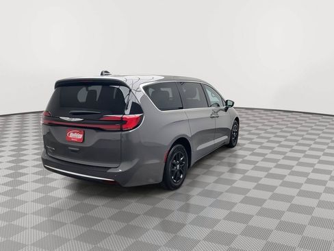 Used 2025 Chrysler Pacifica Select FWD image 37