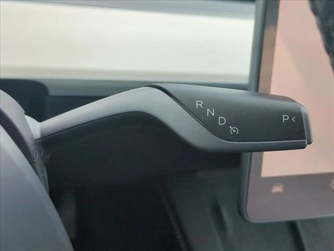 Used 2023 Tesla Model 3 Standard Range image 12