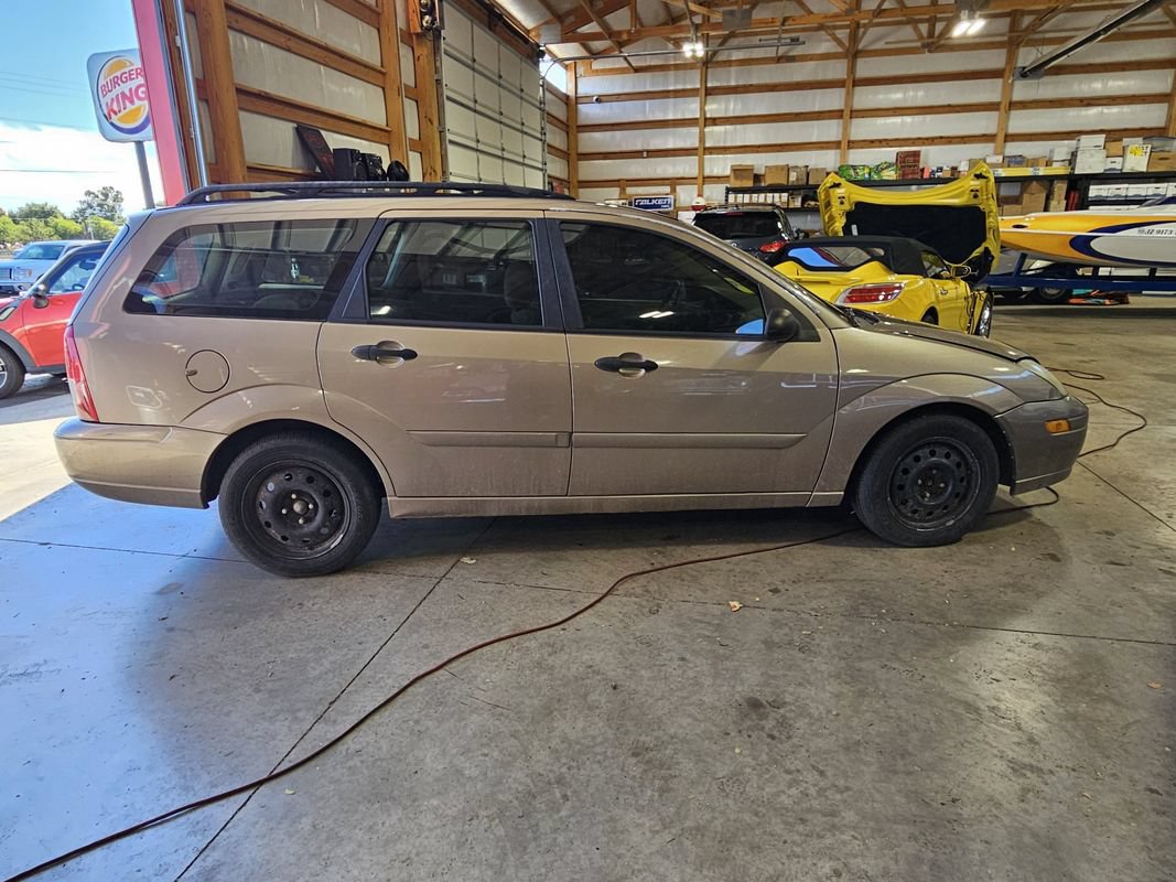 Used 2003 Ford Focus Wagon FWD image 6