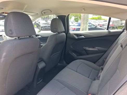 Used 2017 Chevrolet Cruze LT FWD image 6