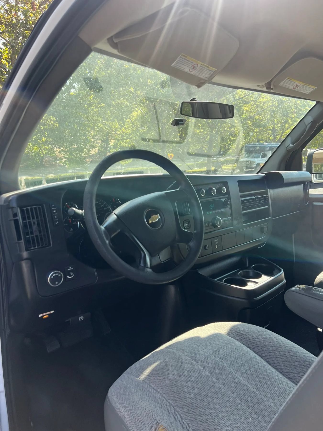 Used 2014 Chevrolet Express 2500 RWD image 9