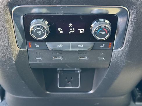 Used 2025 Chevrolet Suburban High Country AWD/4WD image 14