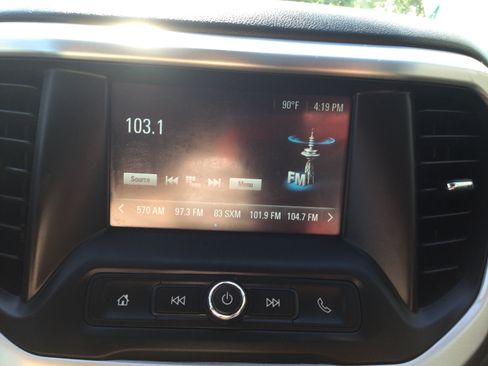 Used 2018 GMC Acadia SLE FWD image 11