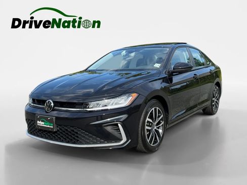 Used 2025 Volkswagen Jetta SE FWD image 1