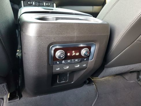 Used 2021 Chevrolet Tahoe Z71 w/ Luxury Package AWD/4WD image 13