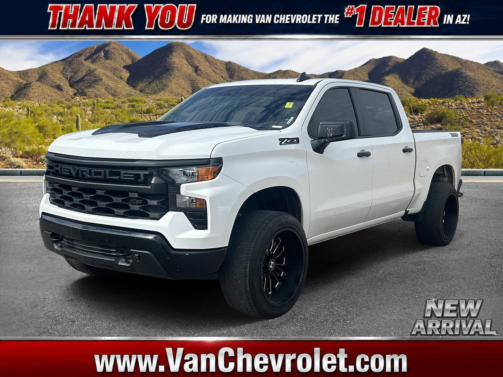Used 2024 Chevrolet Silverado 1500 Custom Trail Boss w/ Dark Appearance Package AWD/4WD image 1