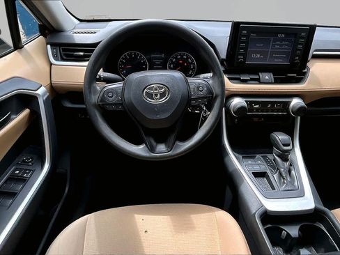 Used 2019 Toyota RAV4 LE FWD image 6