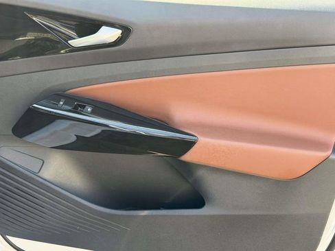 Used 2022 Volkswagen ID.4 Pro S image 8