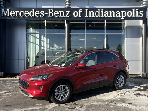 Used 2020 Ford Escape SE image 1
