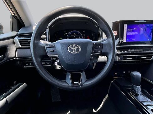 Used 2025 Toyota Camry LE FWD image 6