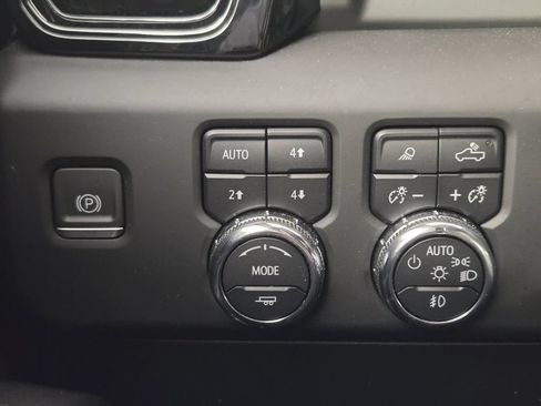 Used 2023 GMC Sierra 1500 AT4 w/ Technology Package AWD/4WD image 22