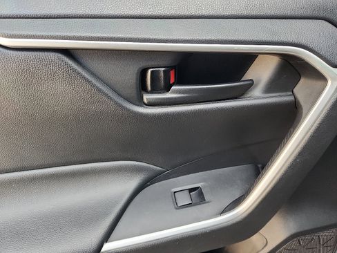 Used 2020 Toyota RAV4 LE image 27