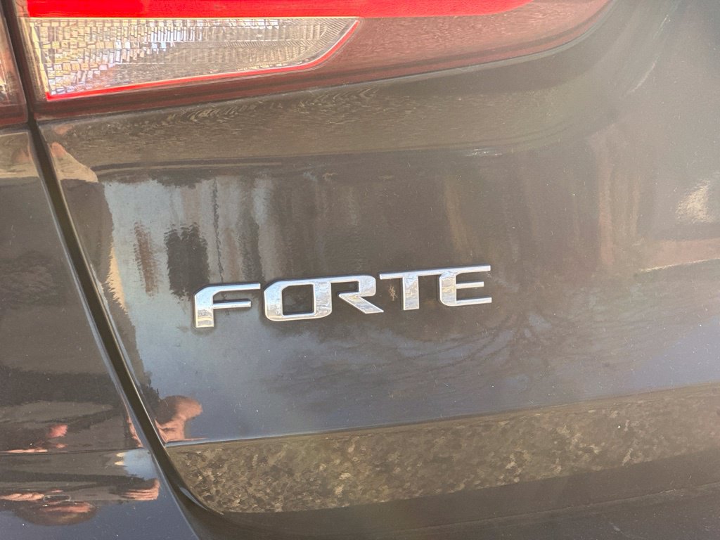 Used 2017 Kia Forte LX FWD image 4