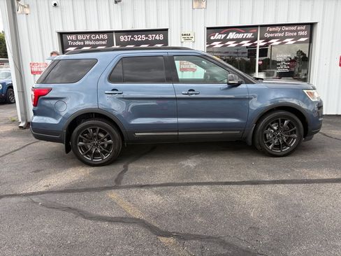 Used 2018 Ford Explorer XLT w/ Equipment Group 202A AWD/4WD image 2
