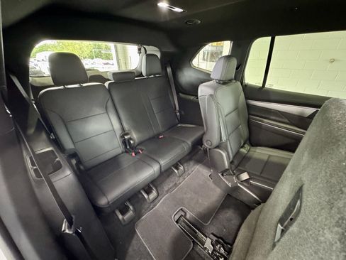 Used 2025 Buick Enclave Preferred FWD image 14