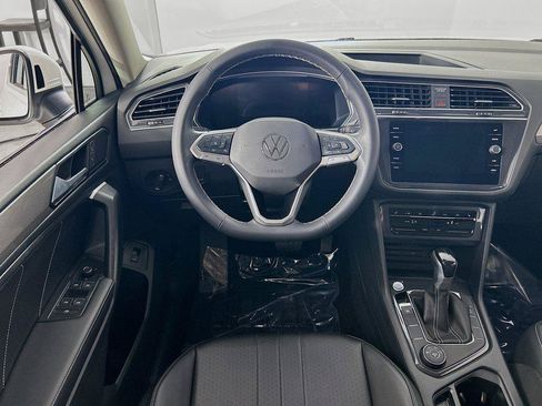 Certified 2024 Volkswagen Tiguan SE w/ Panoramic Sunroof Package AWD/4WD image 22
