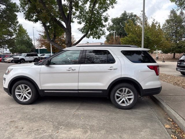 Used 2018 Ford Explorer XLT AWD/4WD image 12