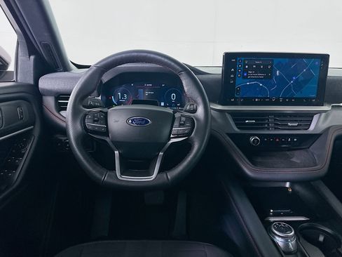 Used 2025 Ford Explorer ST-Line w/ ST-Line Street Pack AWD/4WD image 17