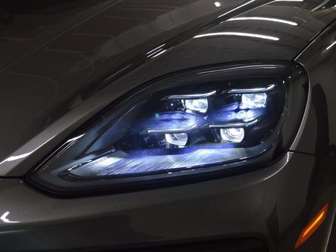 Certified 2024 Porsche Cayenne Coupe AWD/4WD image 11
