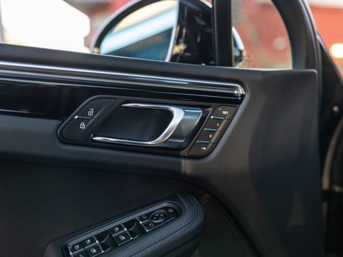 Certified 2026 Porsche Macan AWD/4WD image 39