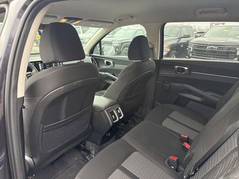 Used 2025 Kia Sorento LX image 25