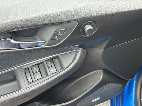 Used 2019 Chevrolet Cruze LT w/ Sun And Sound Package FWD image 14
