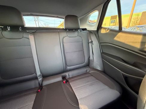 Used 2025 Chevrolet Trax LT image 35