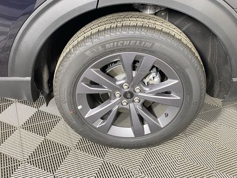 Used 2025 Ford Explorer Active w/ Active Comfort Package image 20