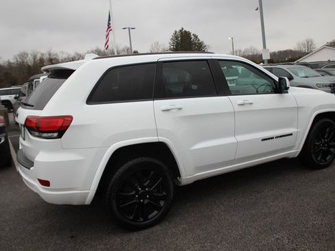 Used 2021 Jeep Grand Cherokee Laredo X image 5