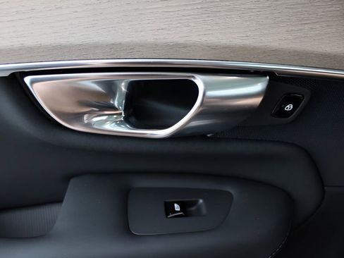 New 2025 Volvo XC90 T8 Plus w/ Protection Package Premier image 31