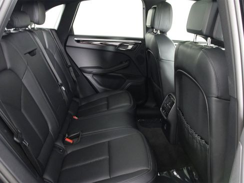 Used 2025 Porsche Macan image 32