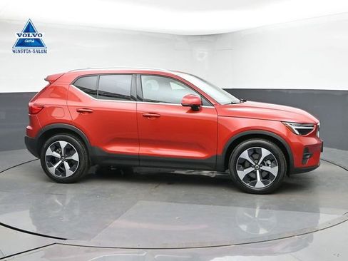 Used 2023 Volvo XC40 B4 Plus w/ Driver Assist Package FWD image 1