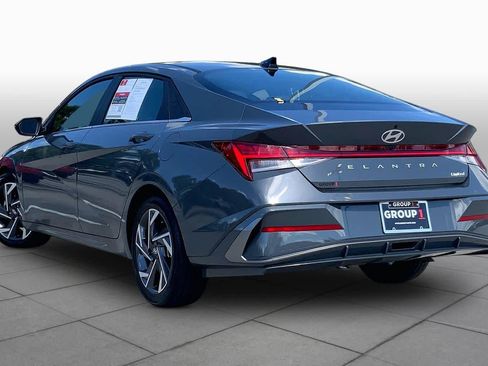 Used 2025 Hyundai Elantra Limited FWD image 12