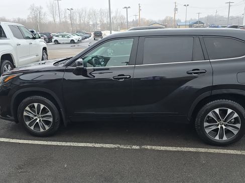 Used 2023 Toyota Highlander XLE AWD/4WD image 1