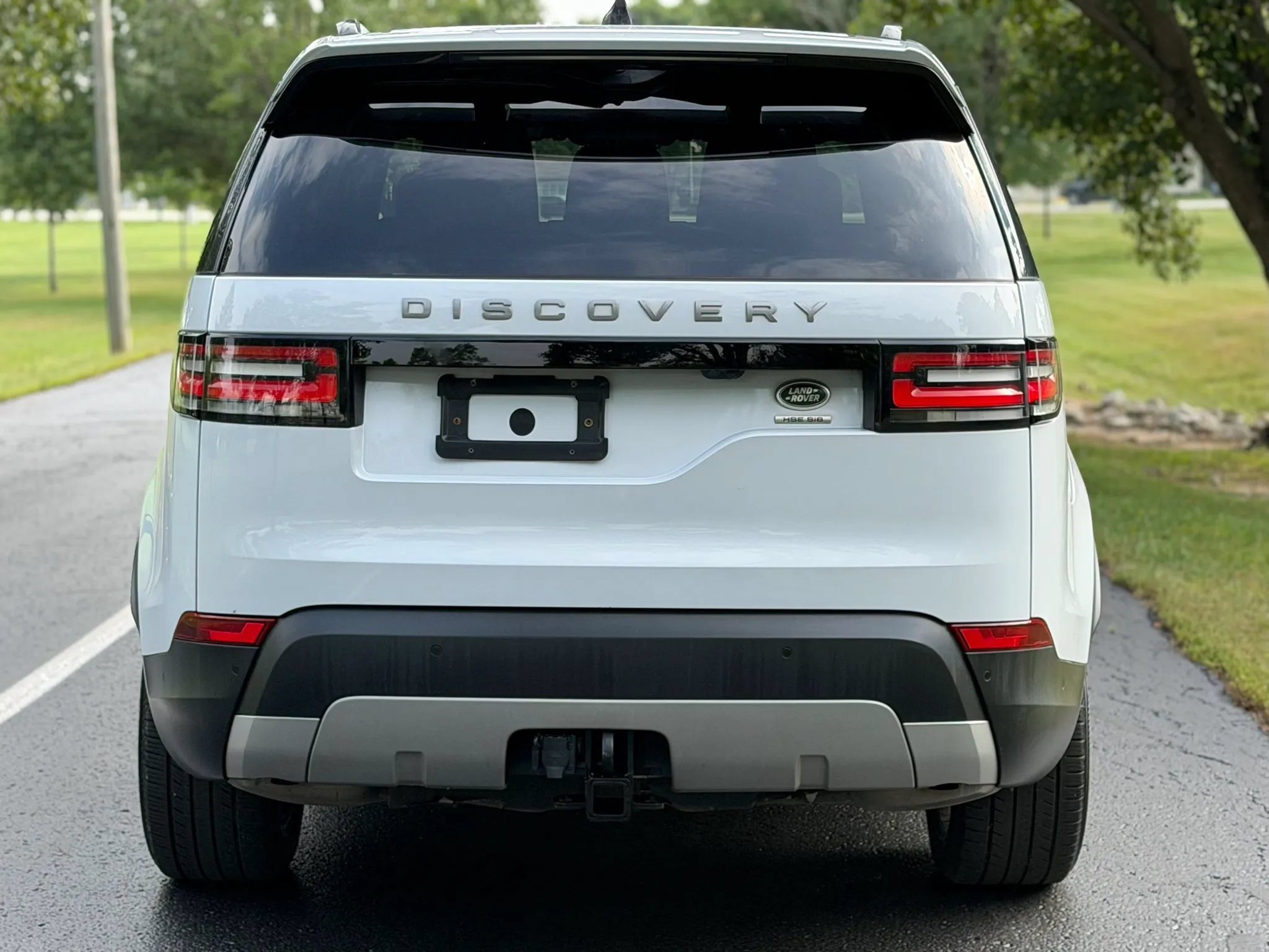 Used 2017 Land Rover Discovery HSE AWD/4WD image 6