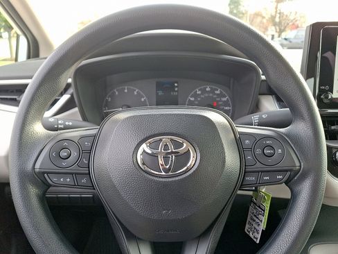 Certified 2025 Toyota Corolla LE image 18