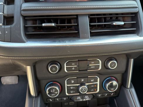 Used 2023 Chevrolet Suburban Premier image 25