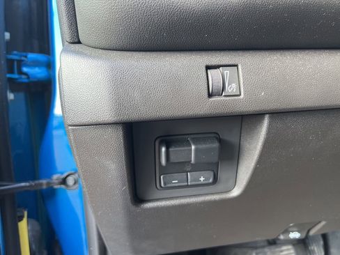 Used 2024 Chevrolet Colorado LT w/ LT Convenience Package III AWD/4WD image 18