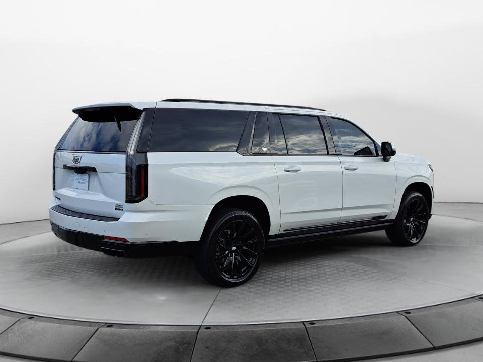 Used 2025 Cadillac Escalade ESV Sport Platinum AWD/4WD image 7