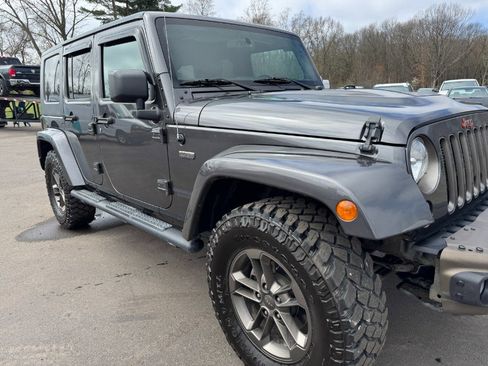 Used 2017 Jeep Wrangler Unlimited Sahara AWD/4WD image 13
