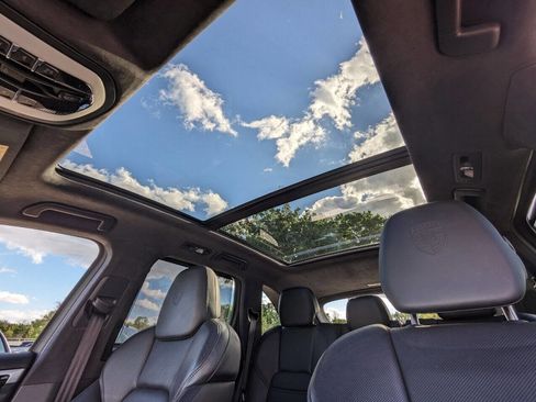 Used 2016 Porsche Cayenne Turbo S image 31