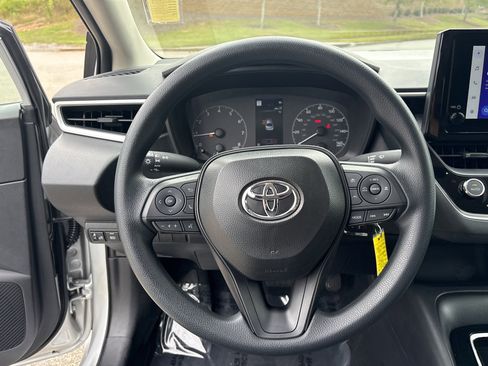 Used 2025 Toyota Corolla LE image 23