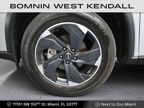 Used 2024 Nissan Rogue SV image 9